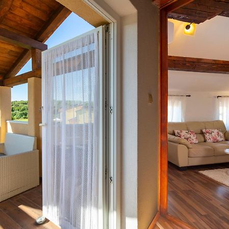 Apartman Viki Stinjan Pula Exterior foto